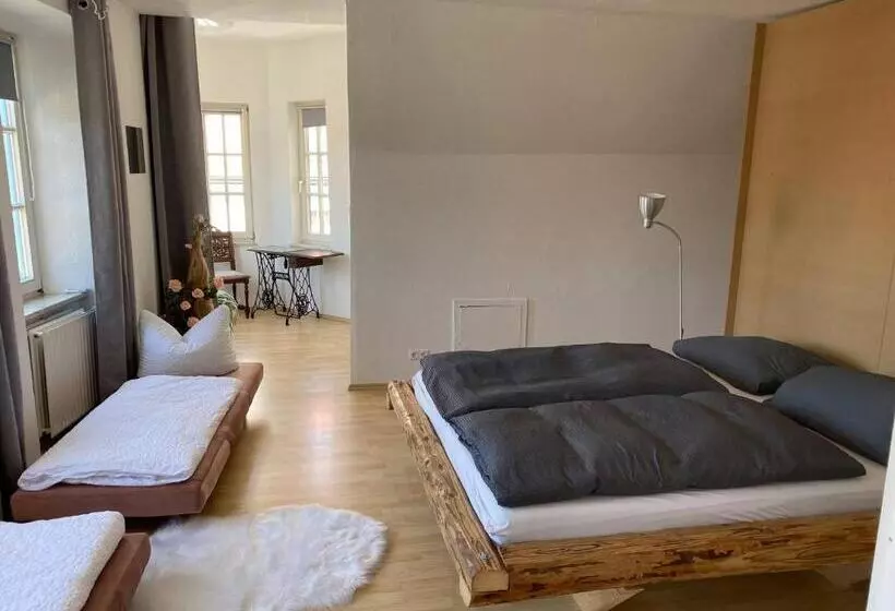 ペンション Room In Apartment Schlummern Wie Dornroschenrapunzel Im Schlosschen