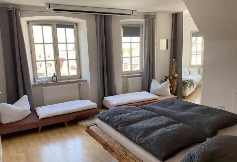ペンション Room In Apartment Schlummern Wie Dornroschenrapunzel Im Schlosschen