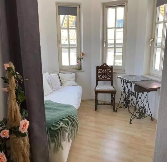 ペンション Room In Apartment Schlummern Wie Dornroschenrapunzel Im Schlosschen