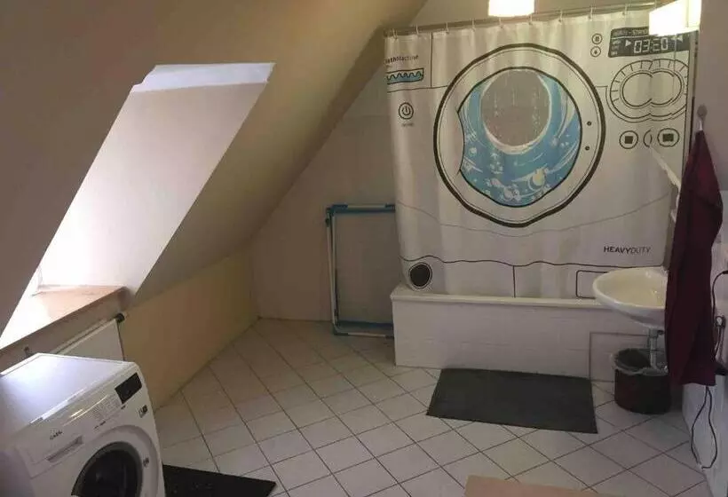 ペンション Room In Apartment Schlummern Wie Dornroschenrapunzel Im Schlosschen