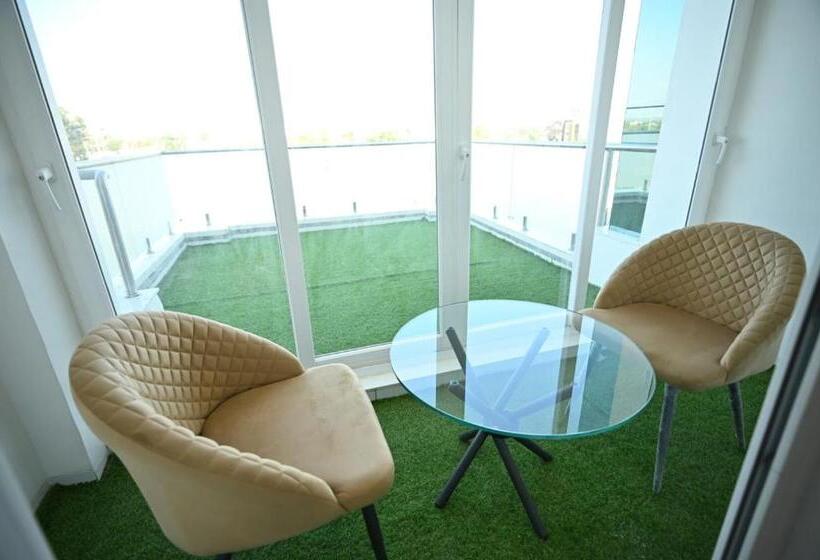 The Sky Land Hotel & Restaurant