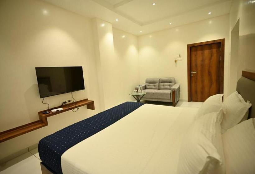 The Sky Land Hotel & Restaurant