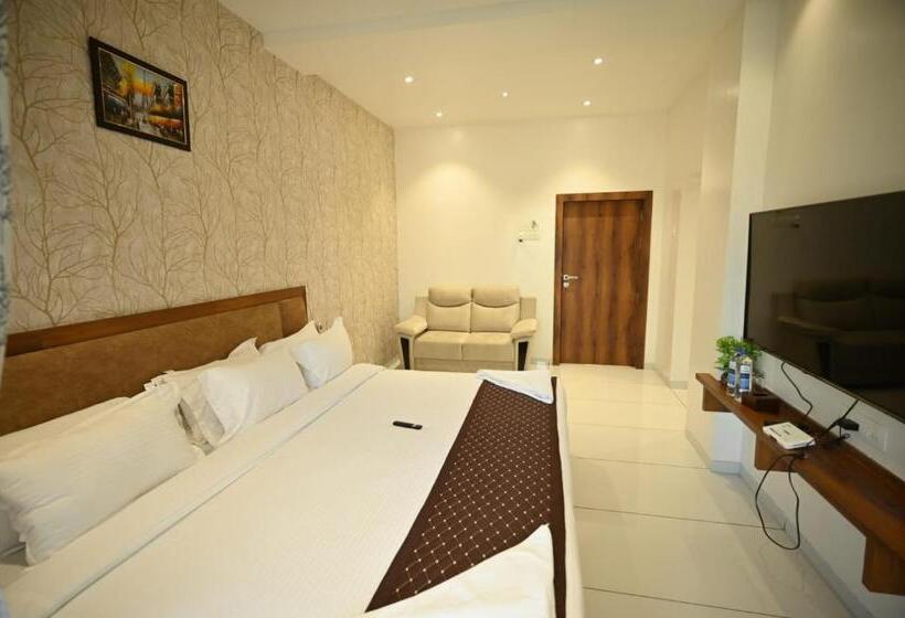 The Sky Land Hotel & Restaurant