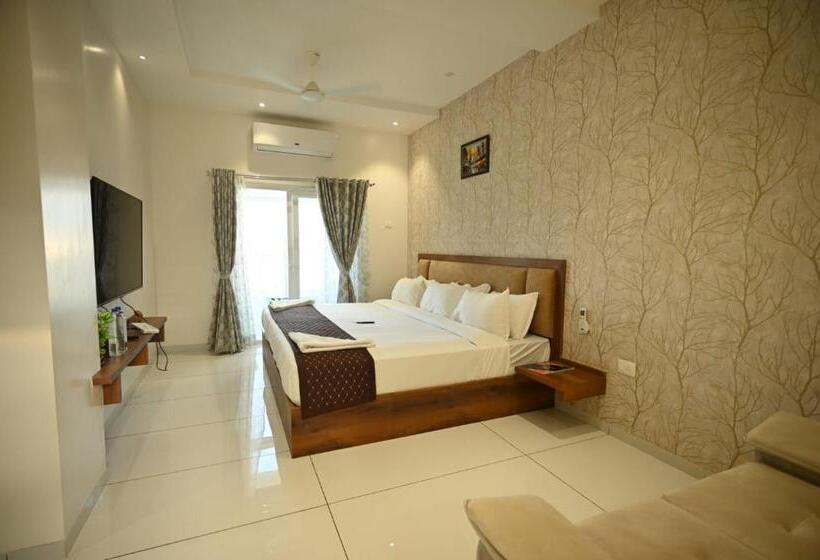 The Sky Land Hotel & Restaurant