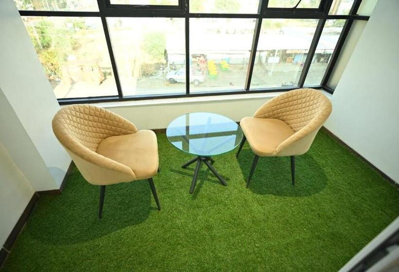 The Sky Land Hotel & Restaurant