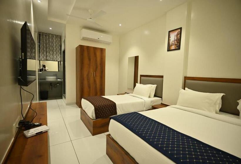 The Sky Land Hotel & Restaurant