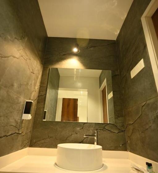 The Sky Land Hotel & Restaurant