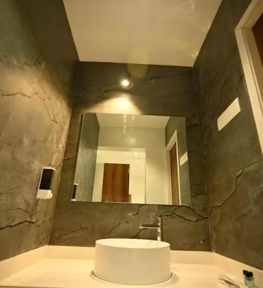 The Sky Land Hotel & Restaurant