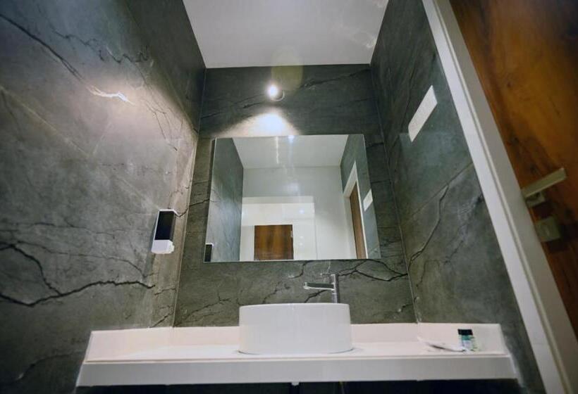 The Sky Land Hotel & Restaurant