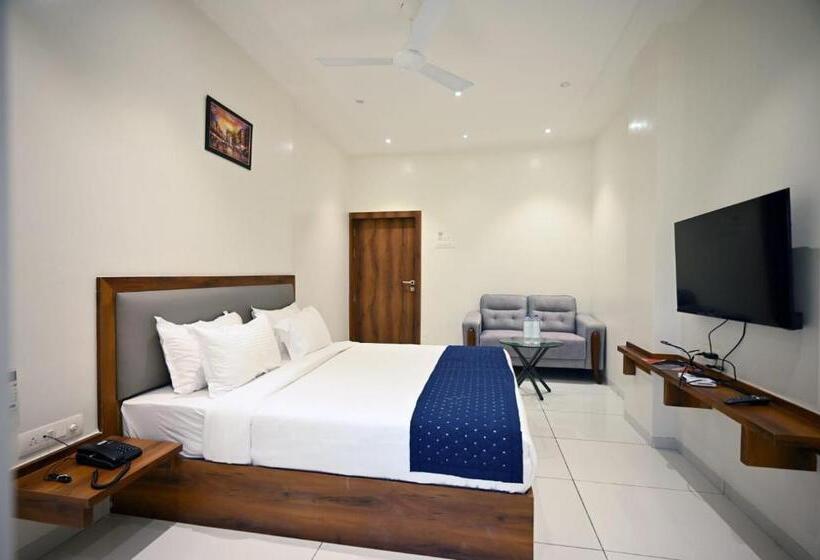 The Sky Land Hotel & Restaurant