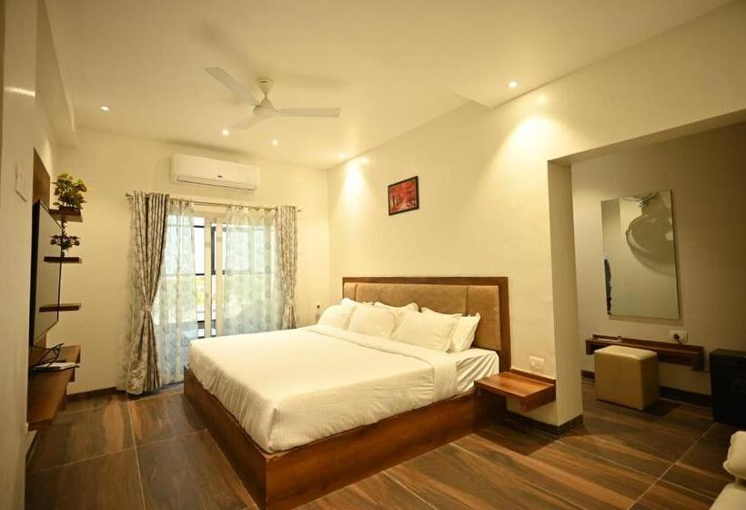 The Sky Land Hotel & Restaurant