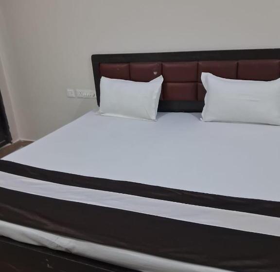 Отель Treebo Om Shree Banaras