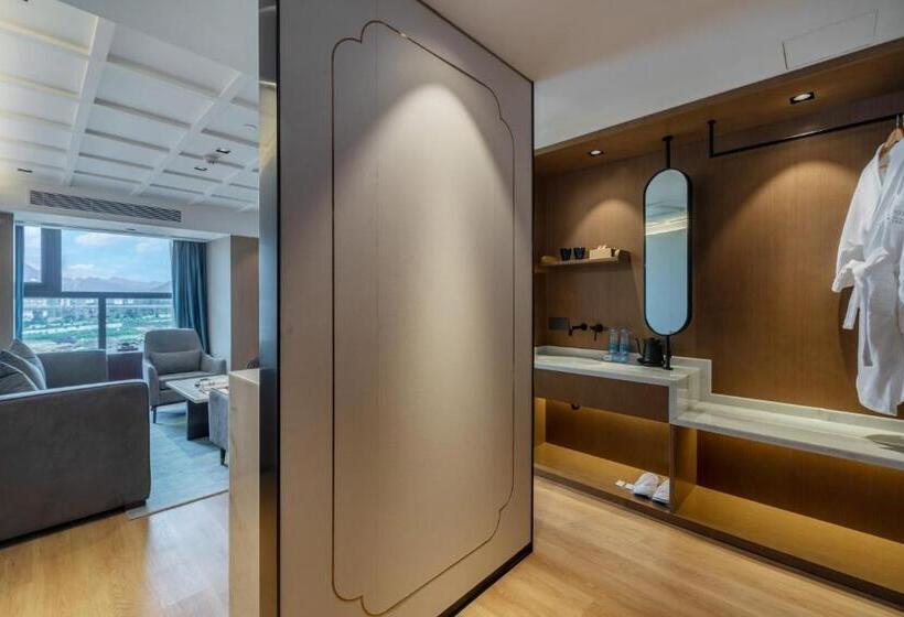 ホテル Huawen Four Season