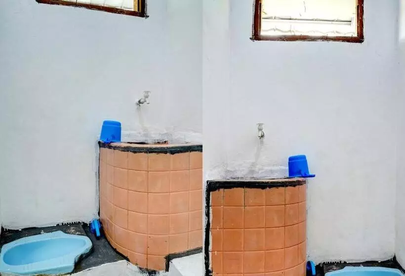 Hotelli Spot On 92856 Home Stay Syariah Aom Kusman