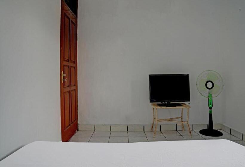 בית מלון כפרי Spot On 92856 Home Stay Syariah Aom Kusman