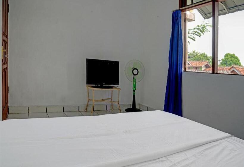 בית מלון כפרי Spot On 92856 Home Stay Syariah Aom Kusman