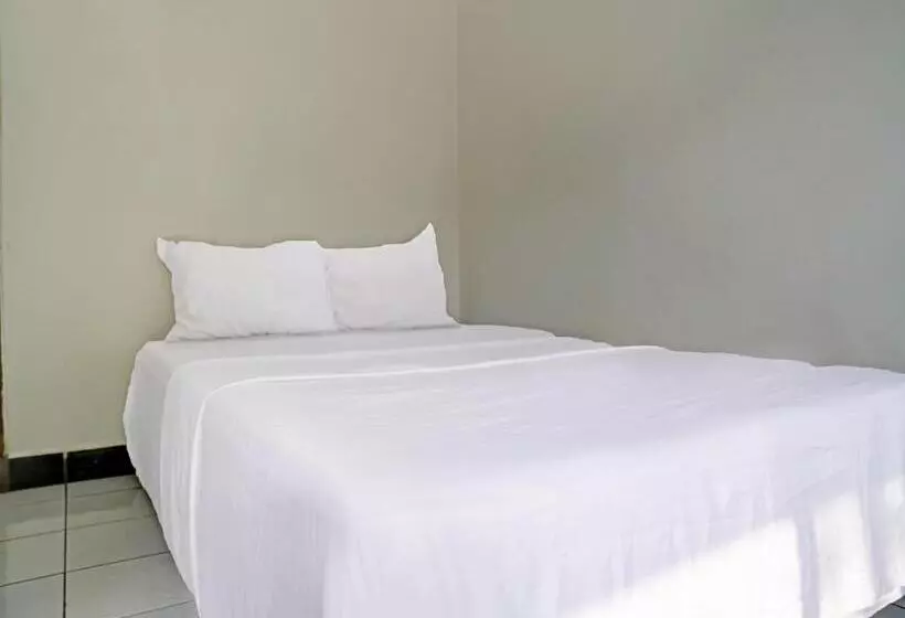 Hotelli Spot On 92856 Home Stay Syariah Aom Kusman