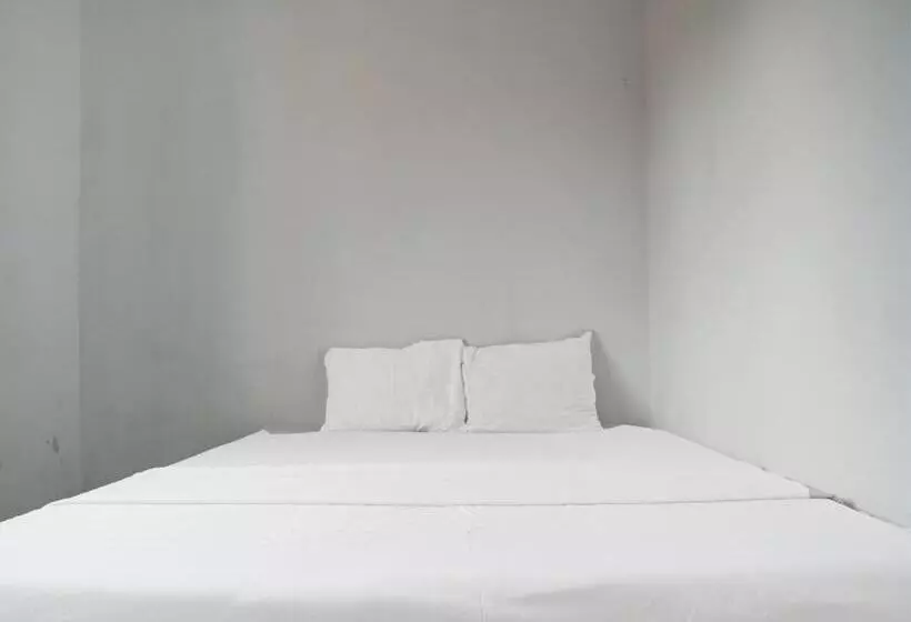 Hotelli Spot On 92856 Home Stay Syariah Aom Kusman