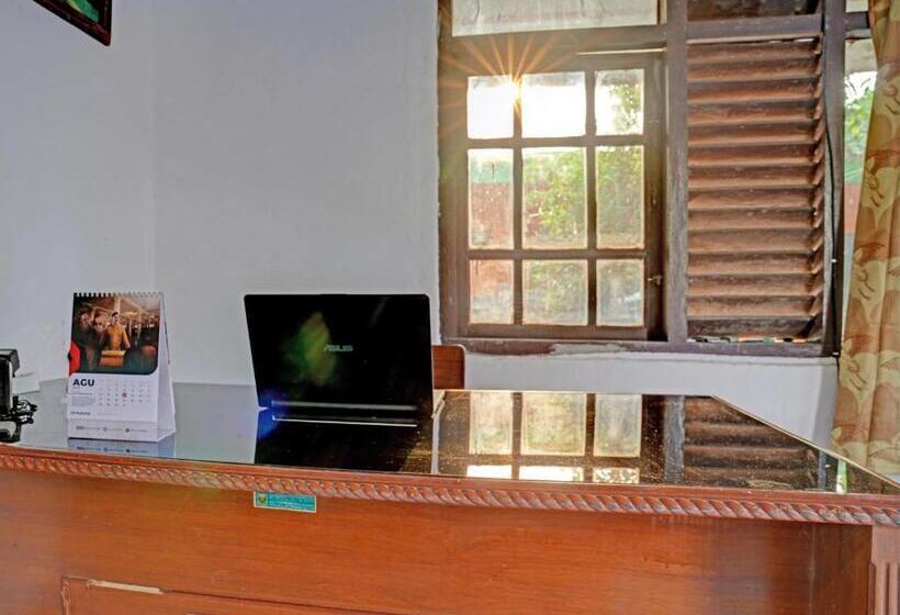 בית מלון כפרי Spot On 92856 Home Stay Syariah Aom Kusman