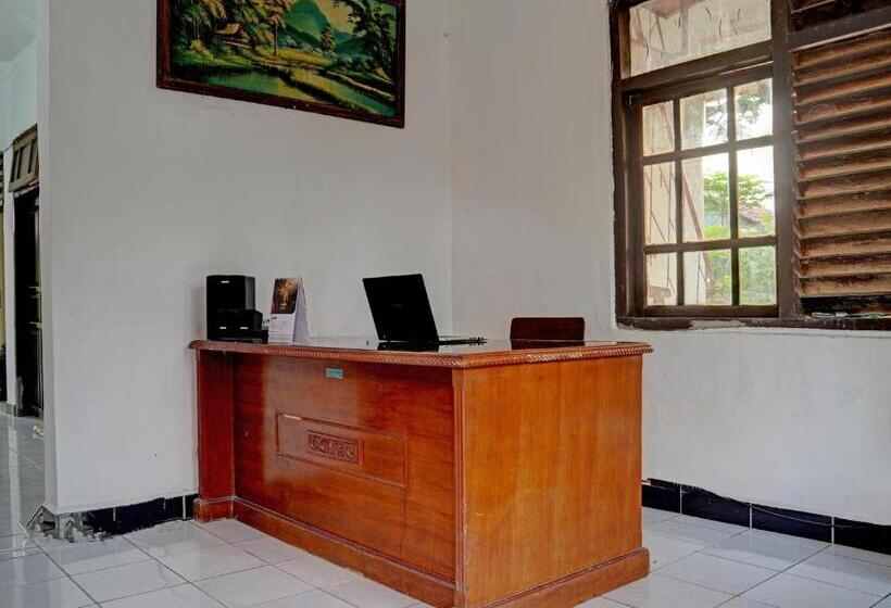 Hotel Spot On 92856 Home Stay Syariah Aom Kusman