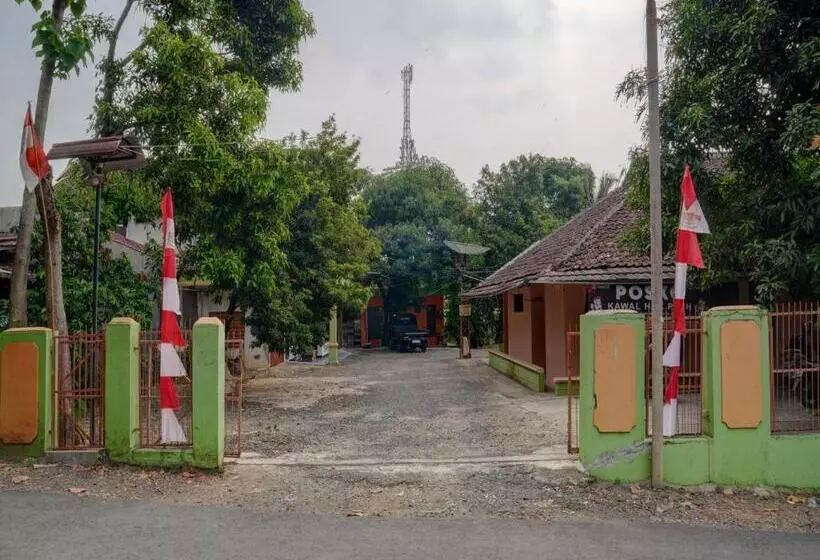 Hotelli Spot On 92856 Home Stay Syariah Aom Kusman