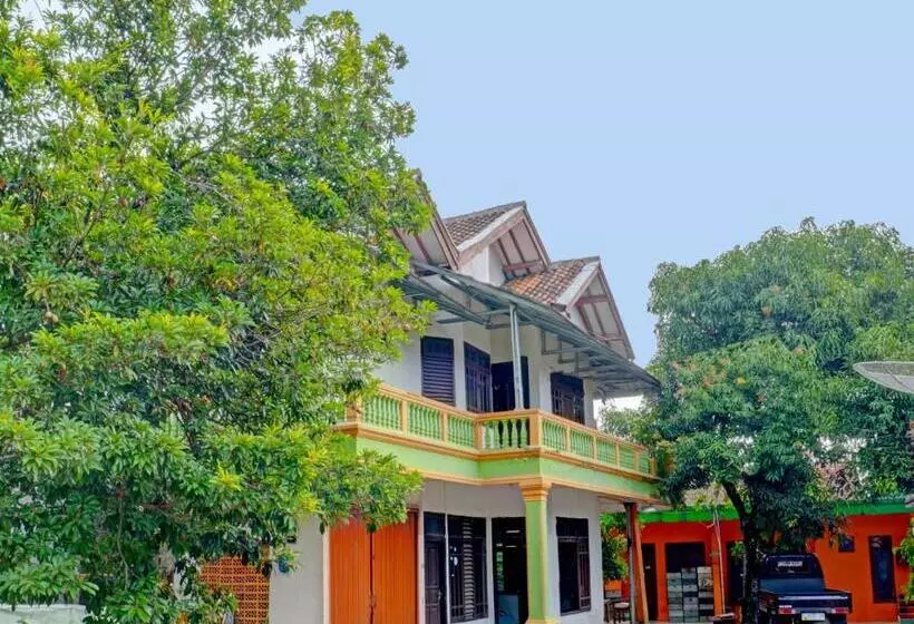 Hotelli Spot On 92856 Home Stay Syariah Aom Kusman