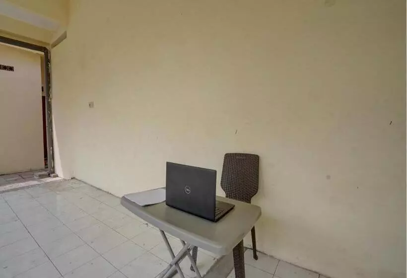 Hotelli Spot On 92902 Sunyoto Homestay Syariah