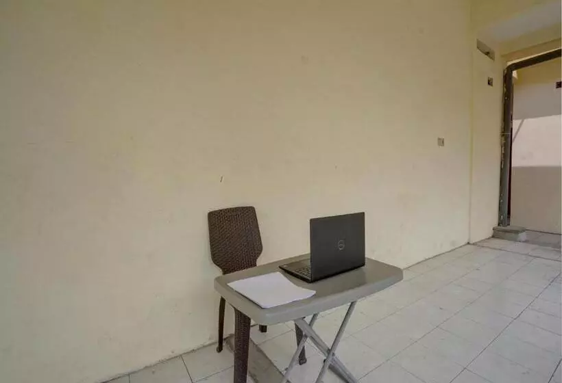 Hotelli Spot On 92902 Sunyoto Homestay Syariah