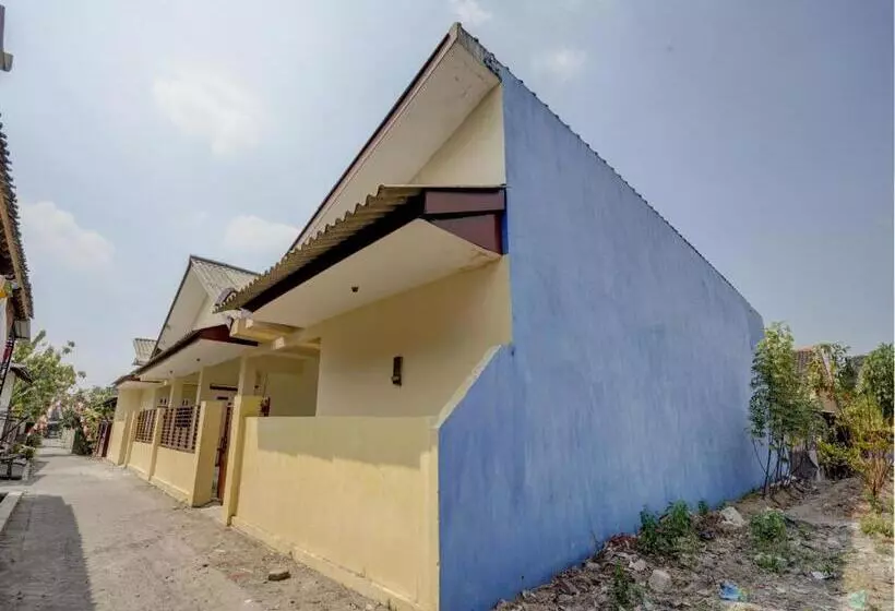 Hotelli Spot On 92902 Sunyoto Homestay Syariah