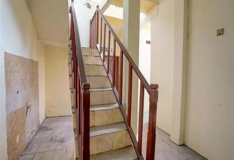 Hotelli Spot On 92902 Sunyoto Homestay Syariah