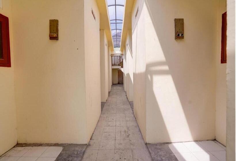 호텔 Spot On 92902 Sunyoto Homestay Syariah