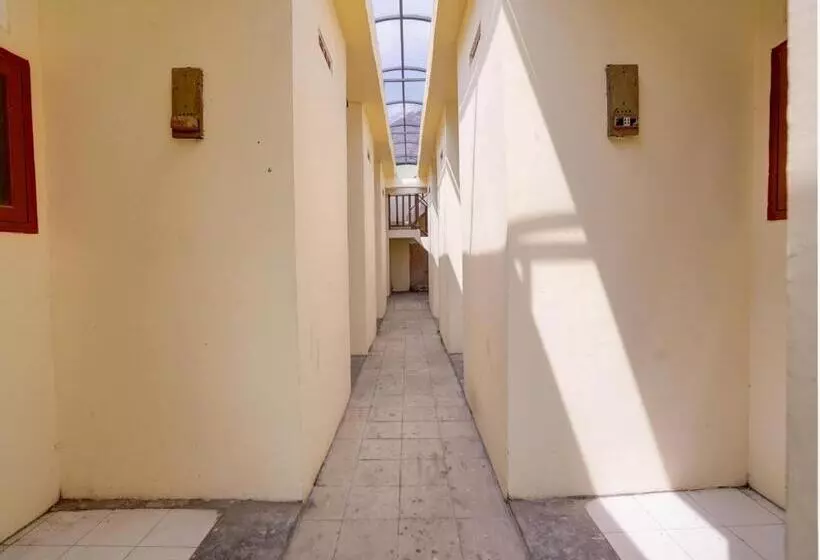 Hotelli Spot On 92902 Sunyoto Homestay Syariah