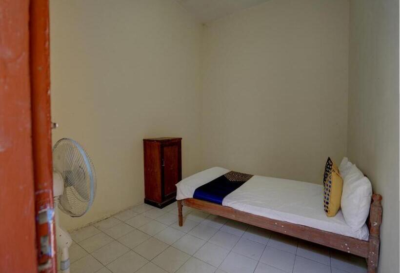 호텔 Spot On 92902 Sunyoto Homestay Syariah