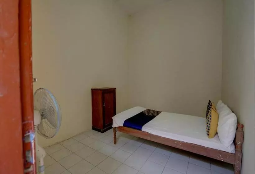 Hotelli Spot On 92902 Sunyoto Homestay Syariah