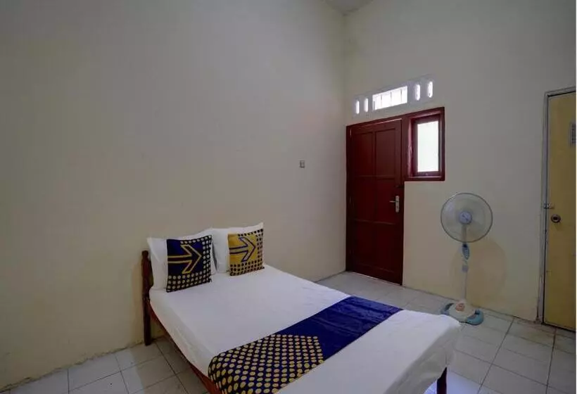 Hotelli Spot On 92902 Sunyoto Homestay Syariah