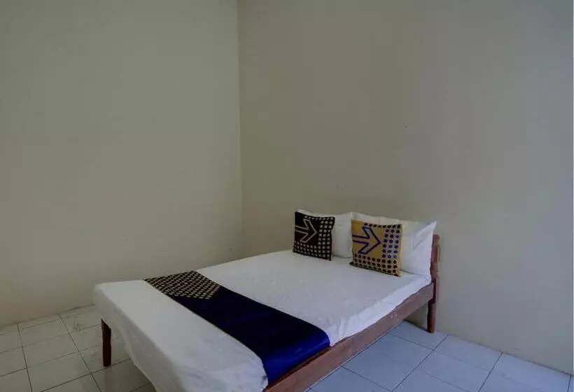 Hotelli Spot On 92902 Sunyoto Homestay Syariah