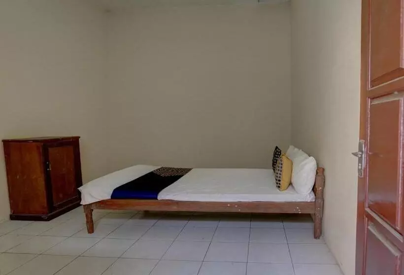 Hotelli Spot On 92902 Sunyoto Homestay Syariah