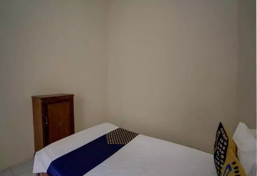 Hotelli Spot On 92902 Sunyoto Homestay Syariah