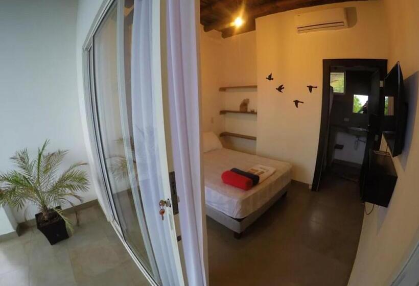 Majatalo Kiwi Montañita