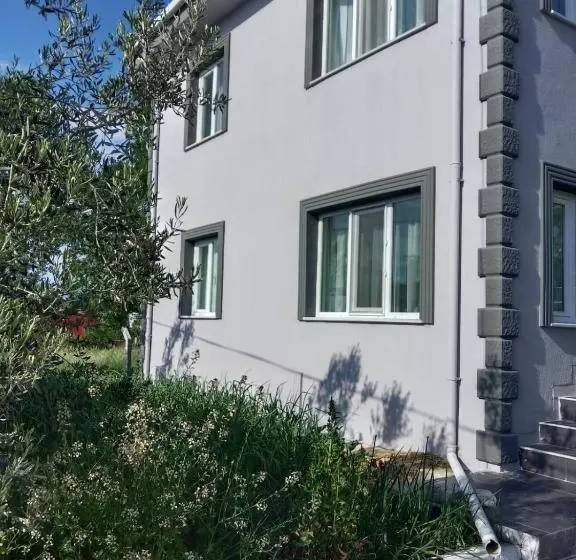 çetin Apart