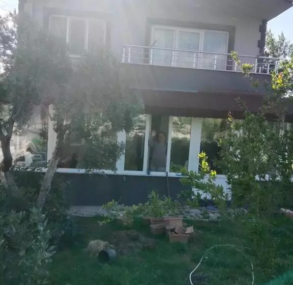 çetin Apart