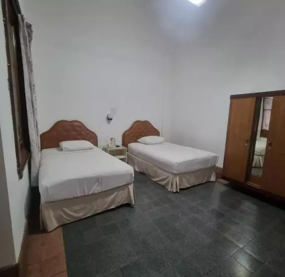 Hotel Candi Baru