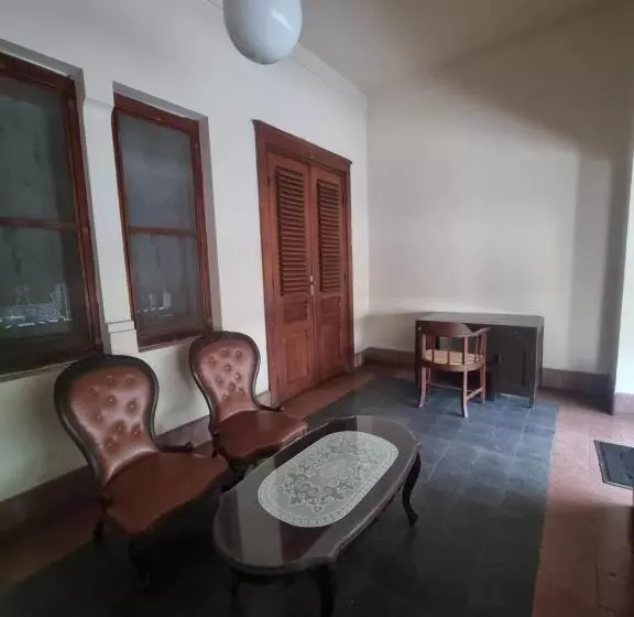 Hotel Candi Baru