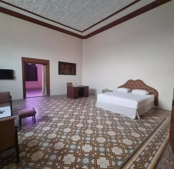 Hotel Candi Baru