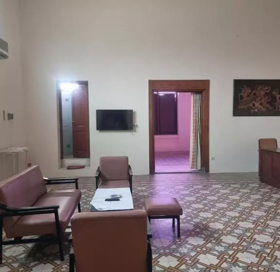 Hotel Candi Baru