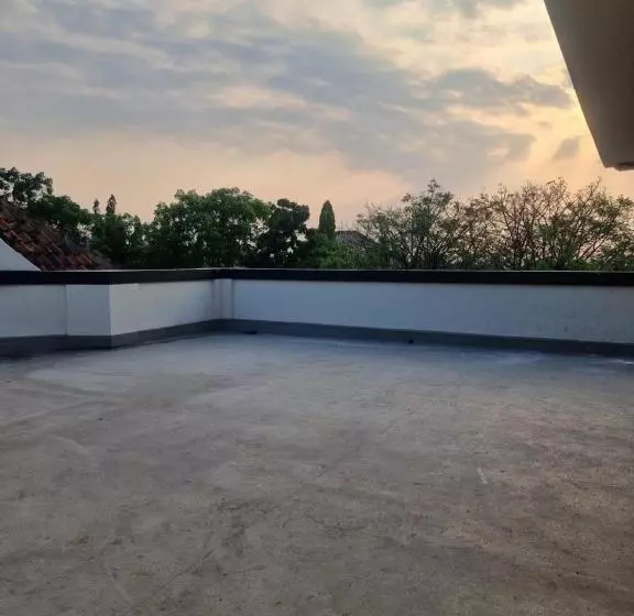 Hotel Candi Baru