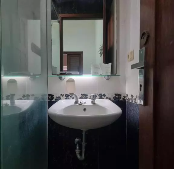 Hotel Candi Baru