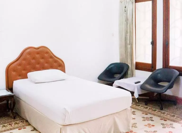 Hotel Candi Baru