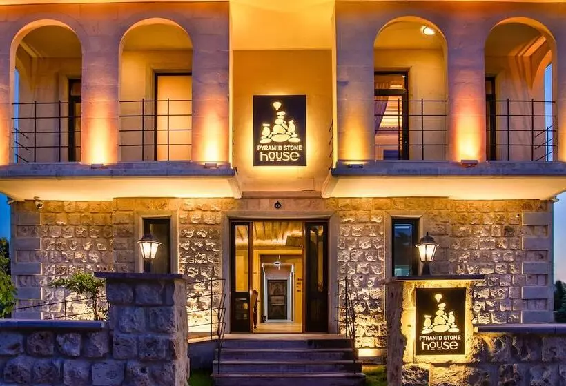 ホテル Cappadocia Pyramid Stone House