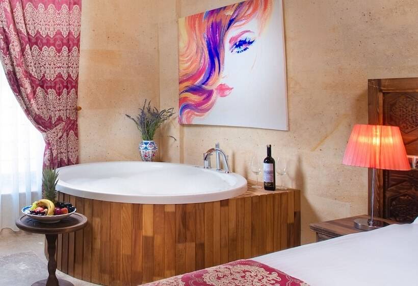 هتل Cappadocia Pyramid Stone House